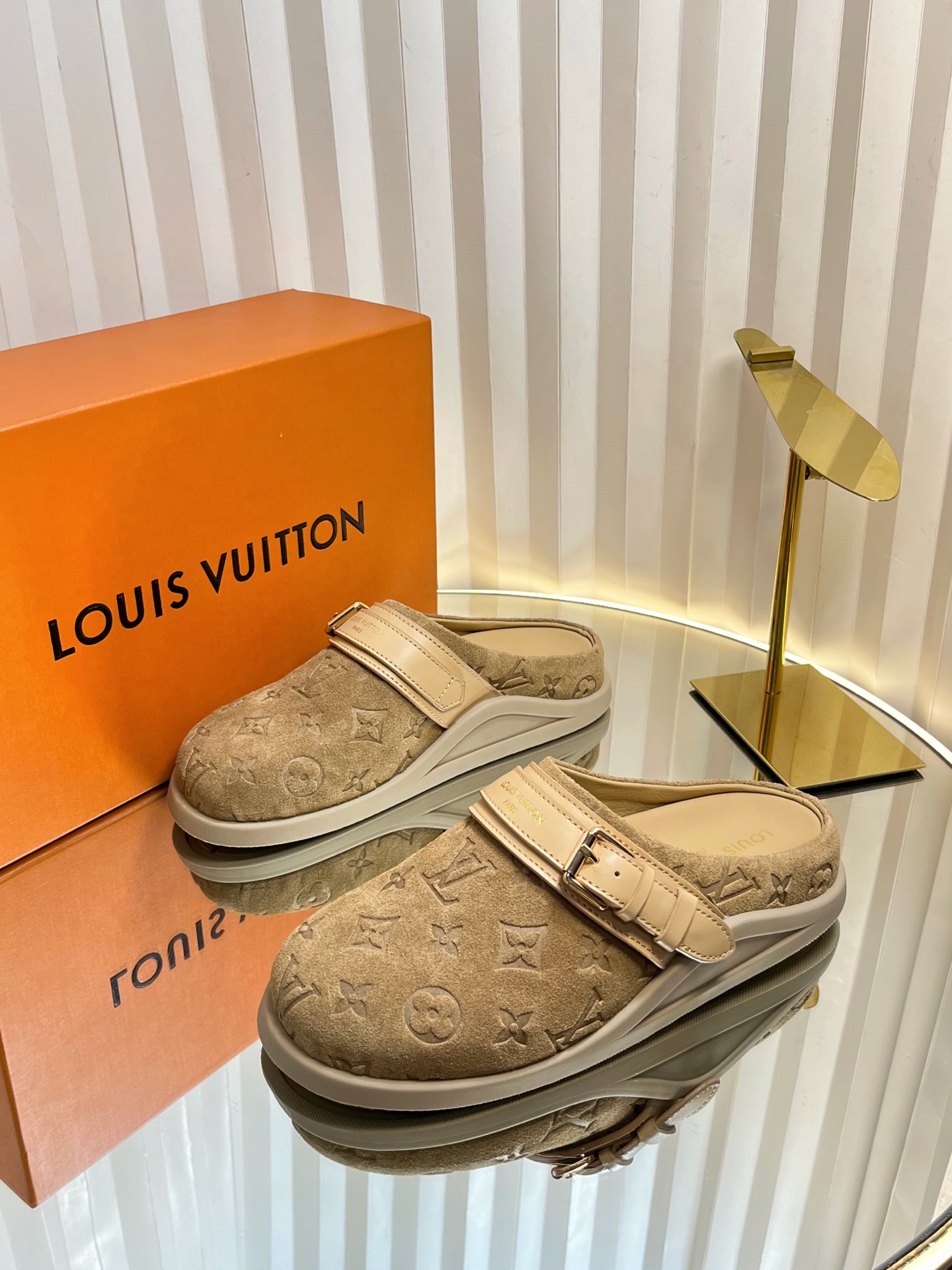 Louis Vuitton Slippers Wmns ID:20250801-120
